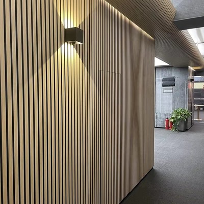 Qualità Wood Fiber Acoustic Slat Panel for Sound Absorption Wall Decor fabbrica