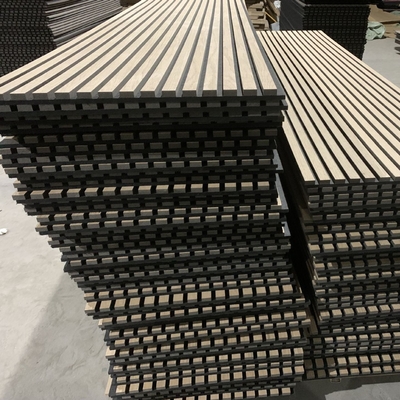 Qualidade Wooden Slat Acoustic Panel MDF Polyester Fiber Soundproof Wall fábrica