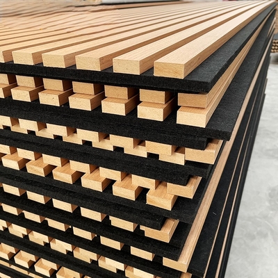 Qualité WPC Wood Wall Panels Waterproof Soundproof 160x25cm Stripes usine