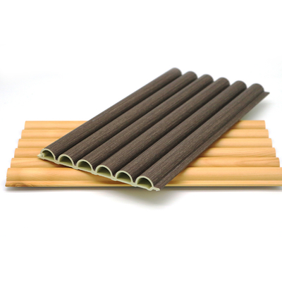 Qualità WPC Wood PVC Wall Cladding Boards Waterproof Indoor Outdoor Fluted fabbrica