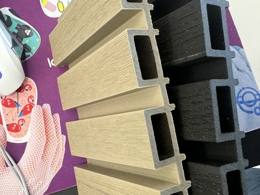 Qualität Modern WPC Acoustic Wall Panels for Indoor Decoration Fabrik