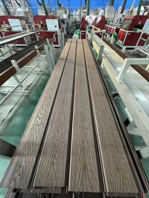 Ποιότητα 18mm Dark Grey WPC Decking 3D Embossed Click Outdoor Flooring εργοστάσιο