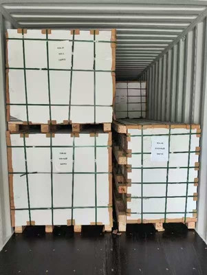 Qualität Waterproof SPC Flooring Tiles 4mm-7mm Thickness Click Lock Installation Fabrik
